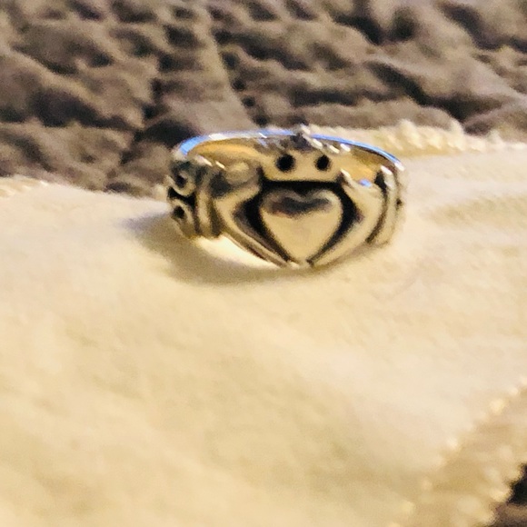 James Avery Adorned Claddagh Ring. Nwot too small for me. Excellent condition! - Picture 8 of 15